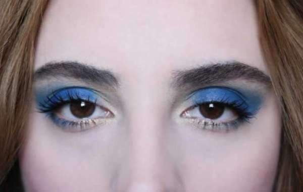 Mavi Göz Makyajı Nasıl Yapılır? Hızlı Makyaj Tüyoları